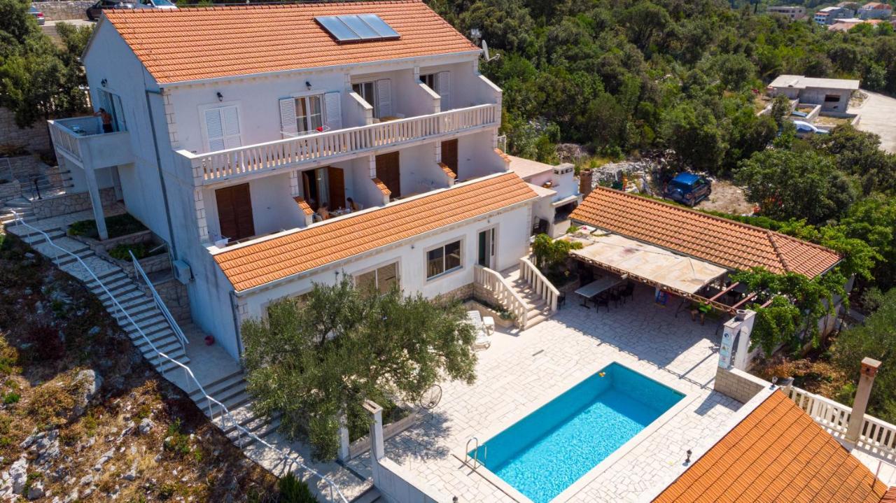 Villa Castello Zrnovo Luaran gambar