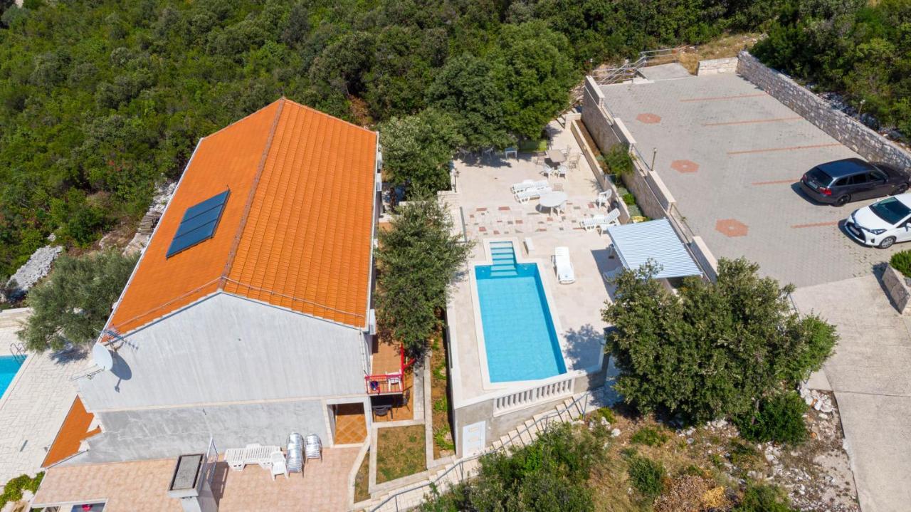Villa Castello Zrnovo Luaran gambar