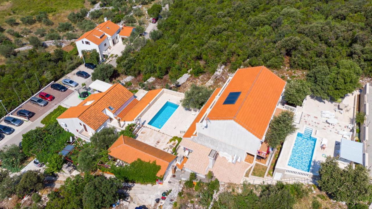 Villa Castello Zrnovo Luaran gambar
