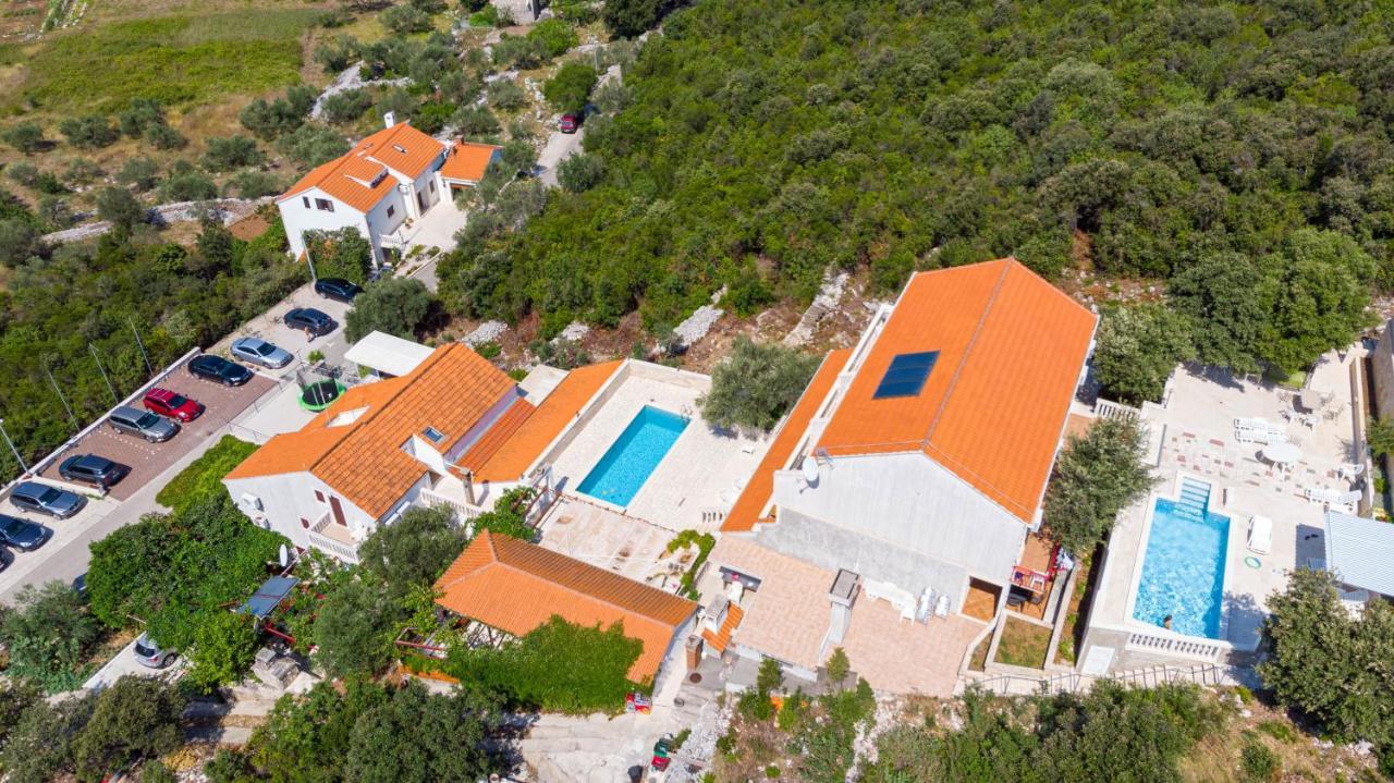 Villa Castello Zrnovo Luaran gambar