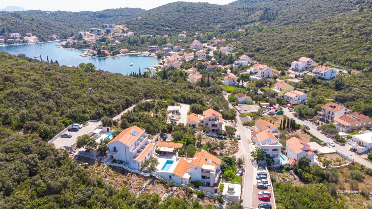 Villa Castello Zrnovo Luaran gambar