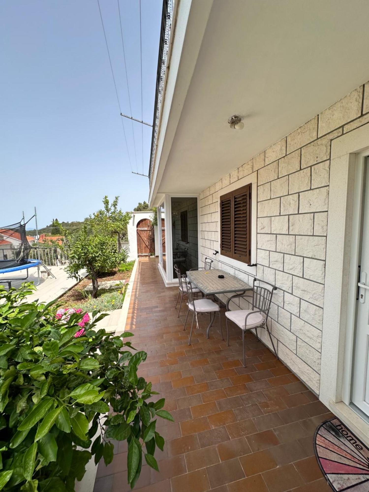 Villa Castello Zrnovo Luaran gambar