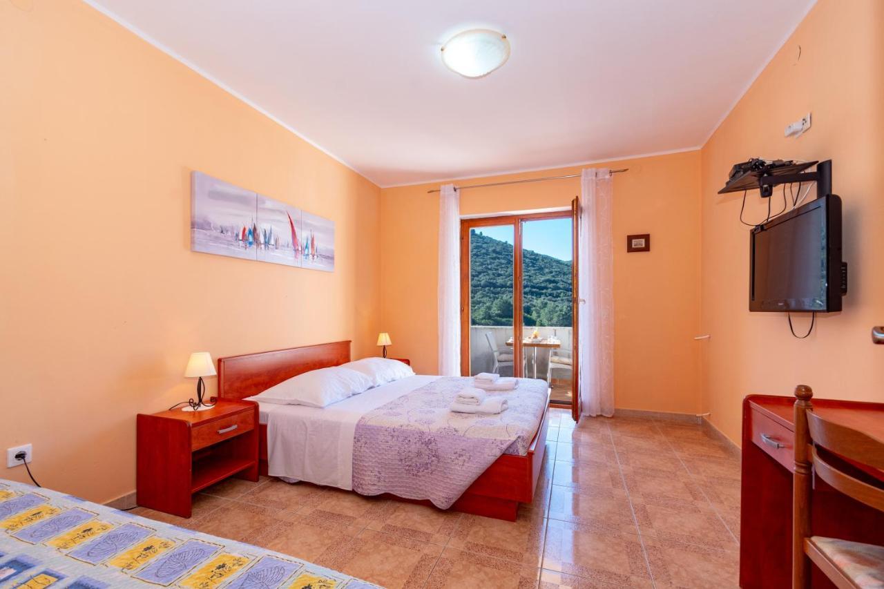 Villa Castello Zrnovo Luaran gambar