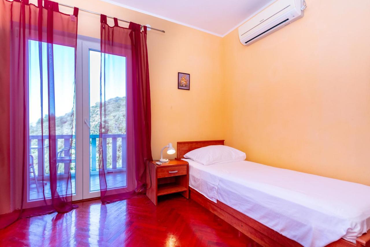 Villa Castello Zrnovo Luaran gambar